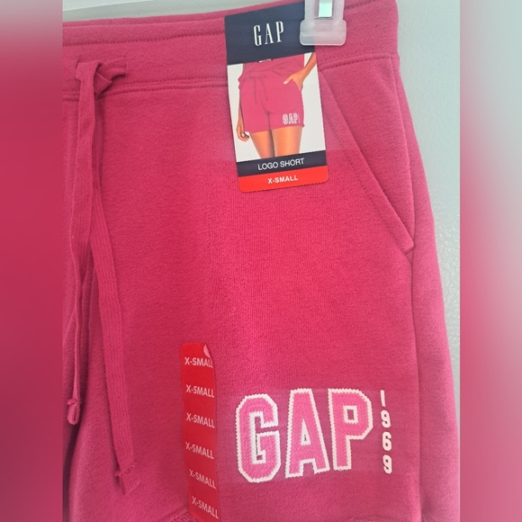 Gap Pink Logo Shorts Size XS #NEW - Picture 4 of 6